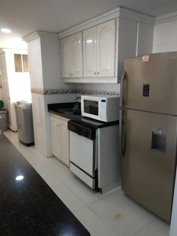 Apartamento con Balcn y Vista a la Baha del Laguito