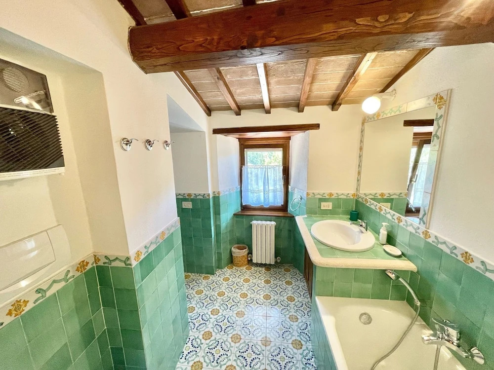 Luxurious Umbrian Retreat for 10 With Private Terrace and Pool