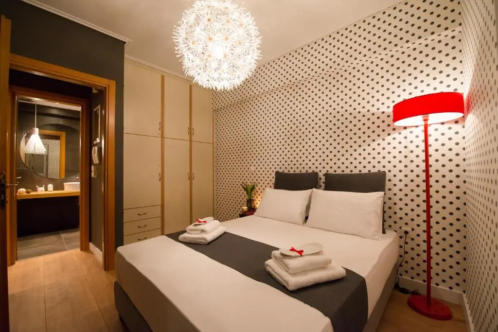 Ma Maison Nο 2, Luxury Central Suite with Parking, 15' to Acropolis by Metro, 1' from Metro