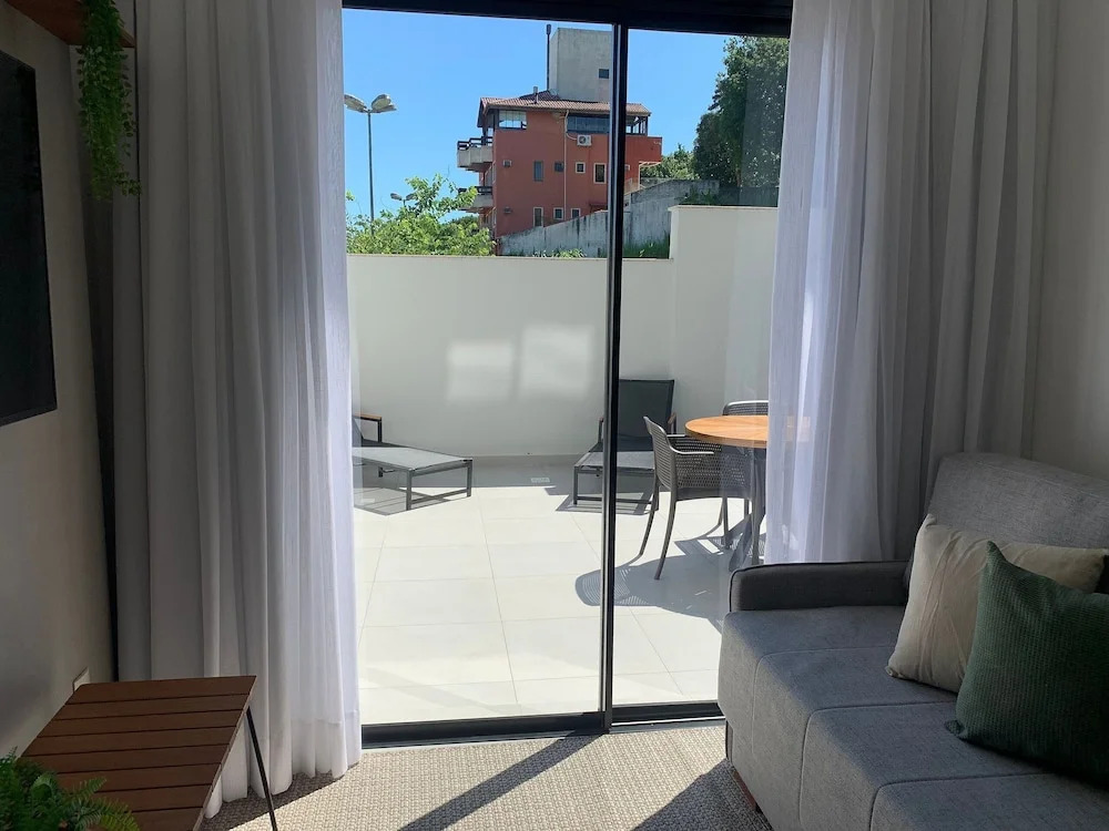Fully Equipped Apartments 220 m From the Beach in Jurerê Rtys