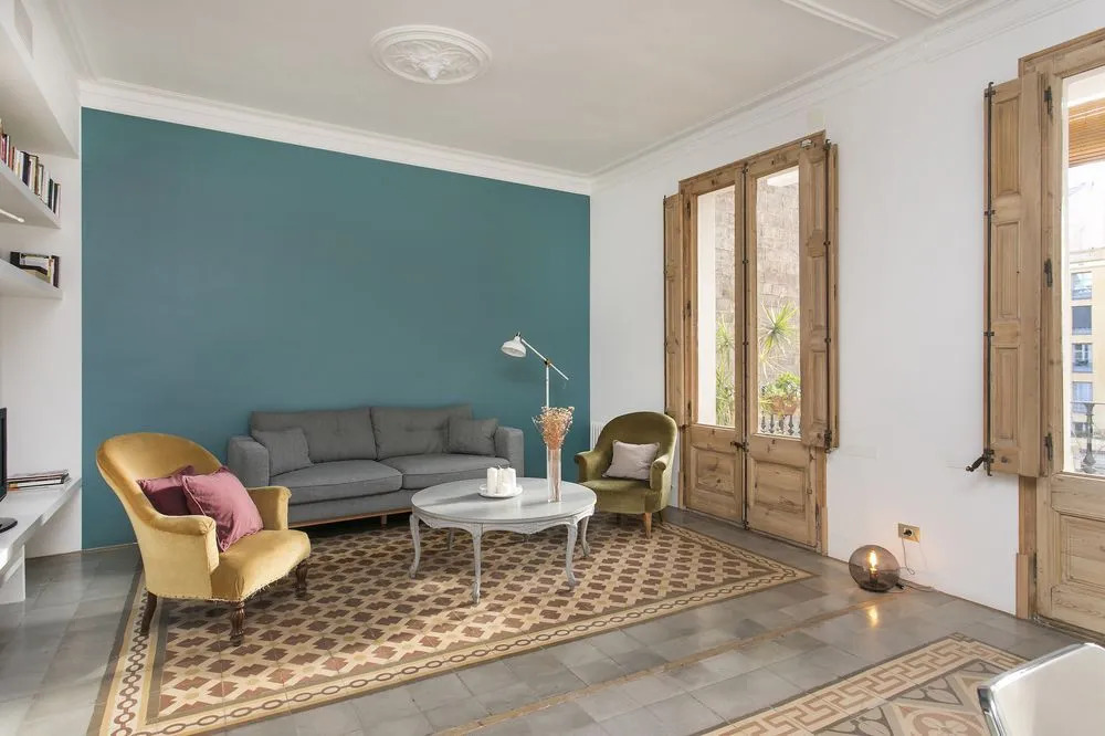 Spacious and luminous flat with balcony
