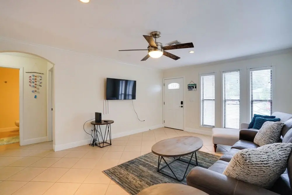 2 Mi to Bonita Beach: Bbq-ready Townhome!
