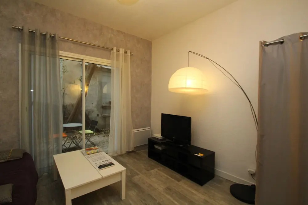 Studio avec cour extérieure