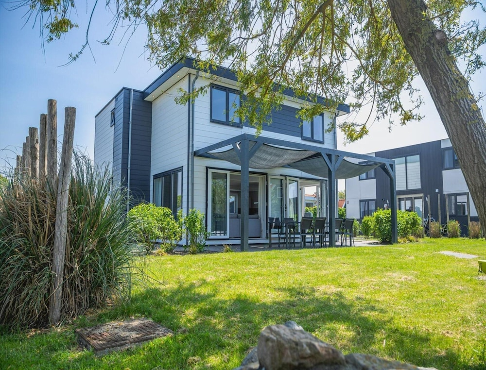 Modern, Spacious, Detached Holiday Home, Near Alkmaar