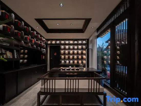 Lijiang Ancient Town Cloud Edge Mountain Retreat Boutique Homestay