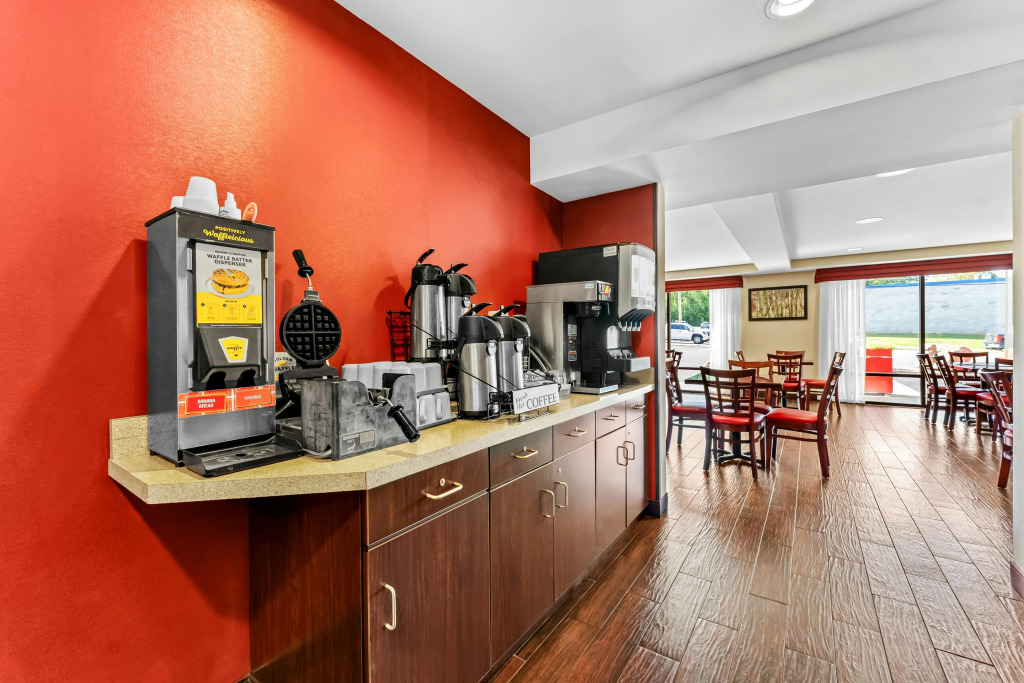 Red Roof Inn PLUS+ & Suites Malone