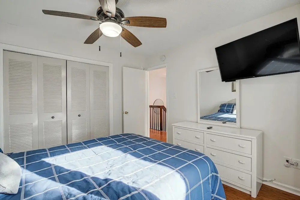 3 Mi to Surfside Beach & Pier: Townhome w/ Balcony