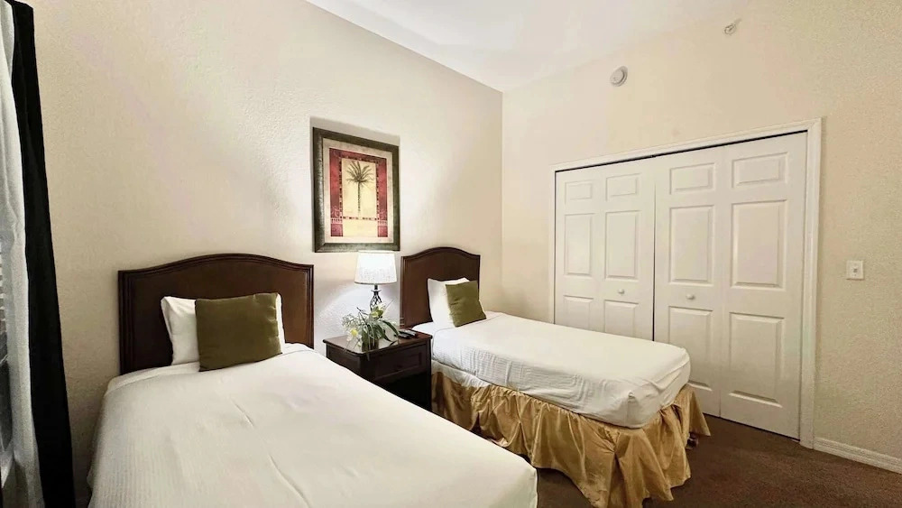 Comfy Cove Resort Stay for 8