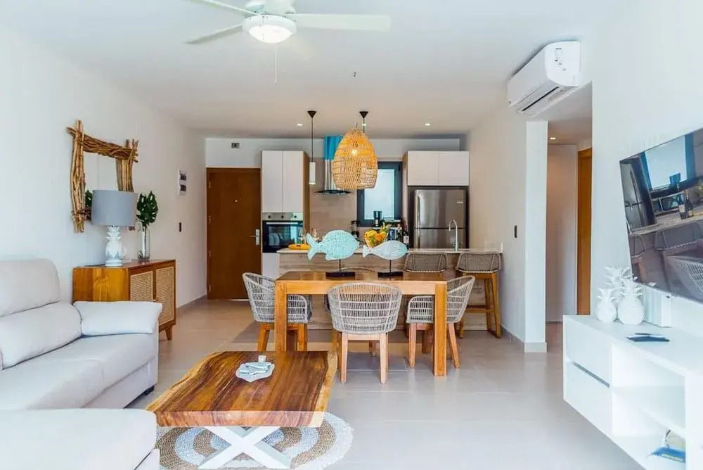 Modern Luxury Condo With Swimming Pool Only Steps Away From The Beach