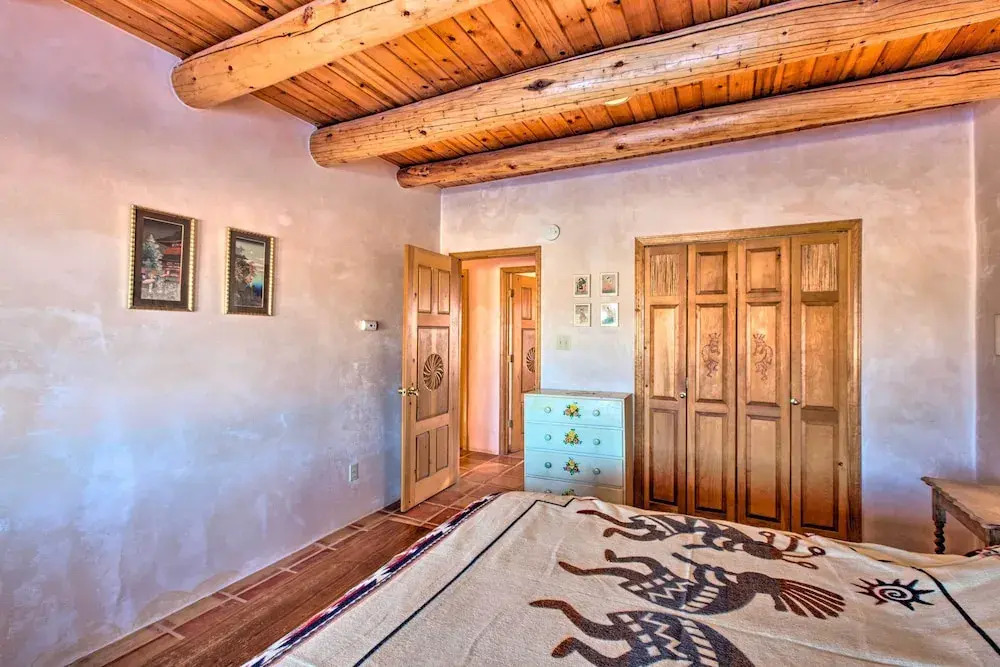 Southwest Home w/ 360-degree Mtn View, Ski Nearby!