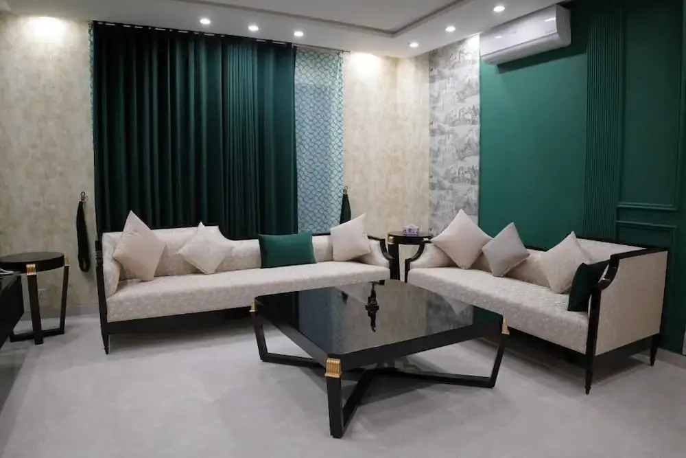 Oasis Suite Hotel