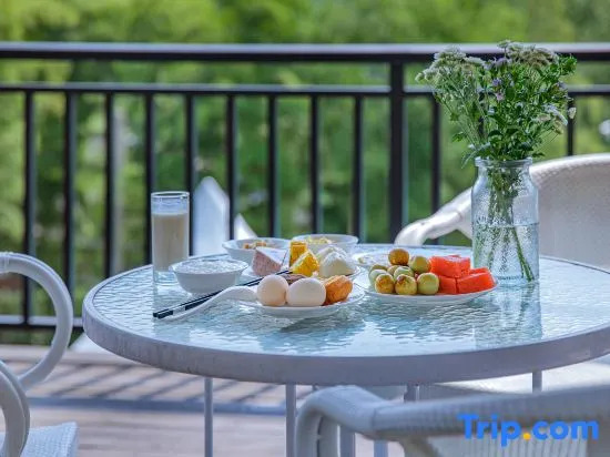 Anji Yunshang Grassland Yuzhu Xiaozhu Hot Spring Homestay