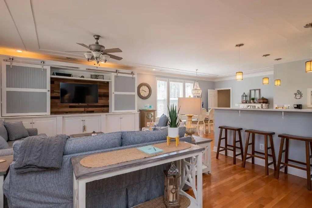 The Sassy Seahorse by Oak Island Accommodations