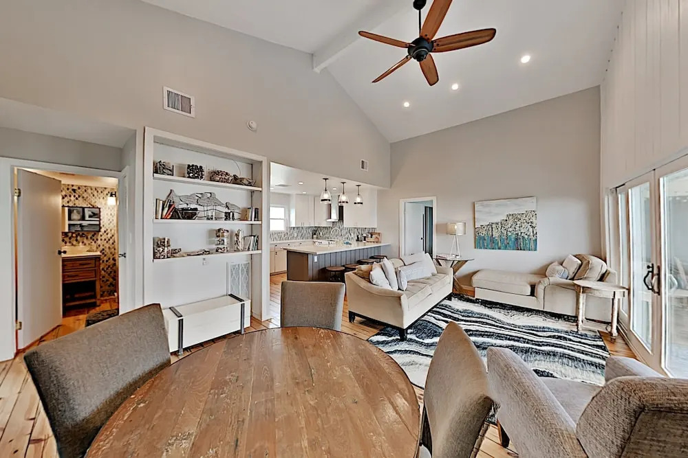 Coastal Winds: Beachfront Beauty - Steps To Sand 3 Bedroom Home