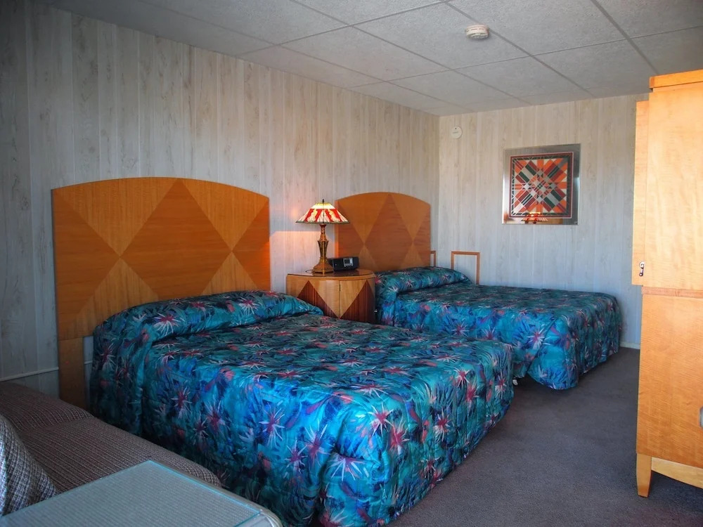 Suitcase Motel & Travel