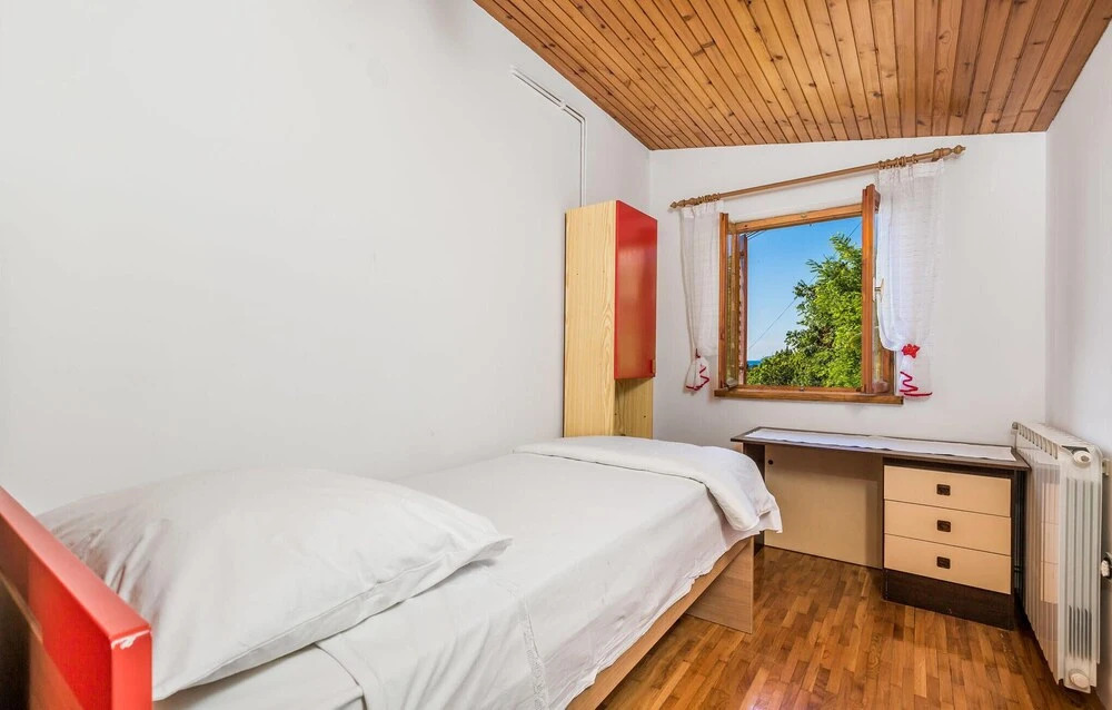 Stunning Home in Ika With 4 Bedrooms and Wifi