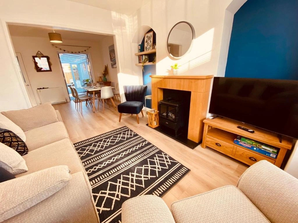 3 Bed House with Garden near Weymouth Beach