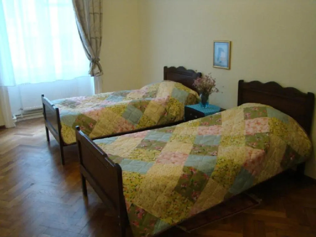 Apartment On Tabidze 3/5