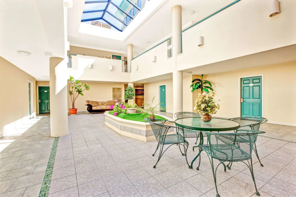 Hotel Aluxor SFO, Shuttle Service