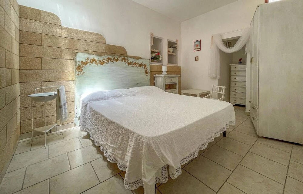 Beautiful Home in Castro With 2 Bedrooms