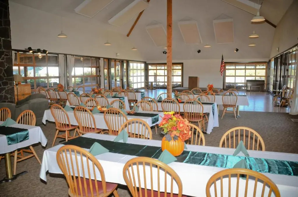 Bend-Sunriver Camping Resort Two-Bedroom Cabin 7