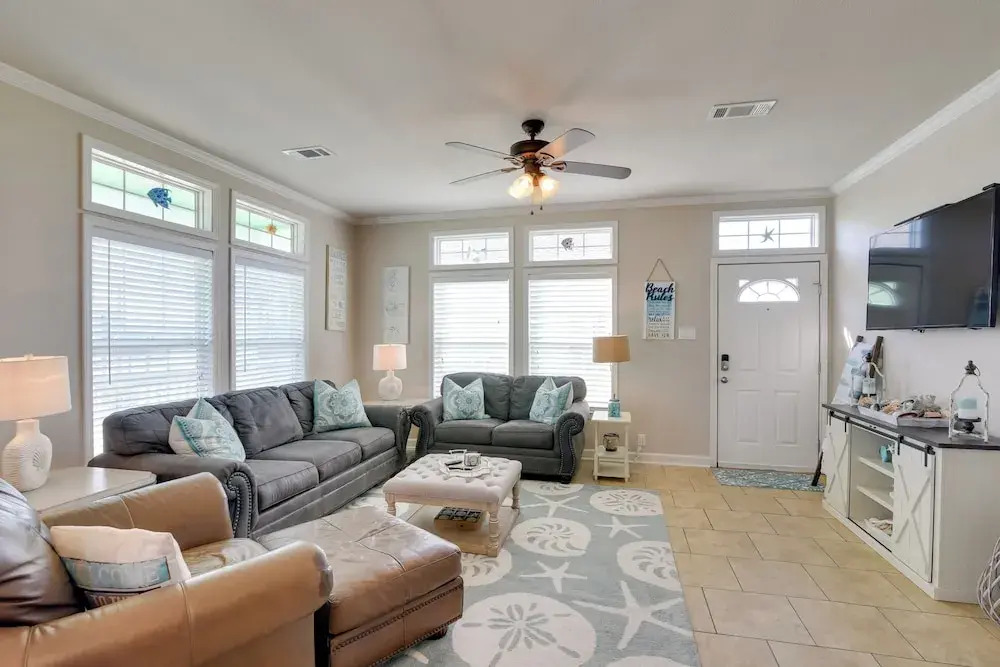 Walk to Shore! Coastal Family Gem in Crystal Beach
