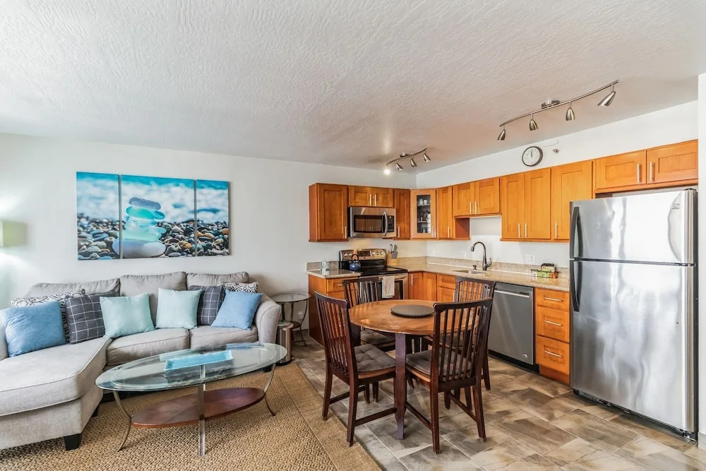 Deluxe Ocean View Condo on 31st Floor - Free Parking & Wifi! by Koko Resort Vacation Rentals