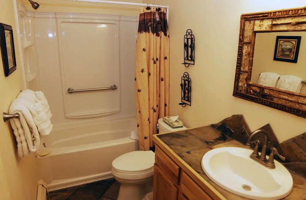 King Bed Condo With Personal Hot Tub On Deck With River View 1 Bedroom Condo