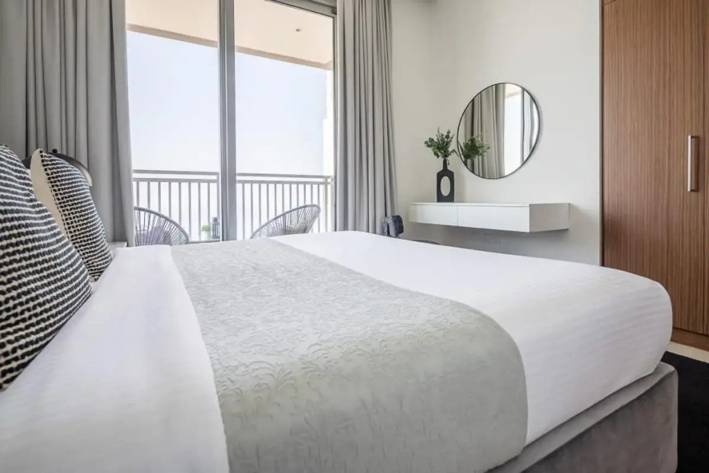 Frank Porter - 5242 Emaar T1