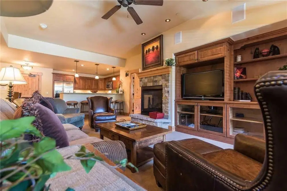 6110 Bear Lodge, Trappeur's Crossing Apartment 3