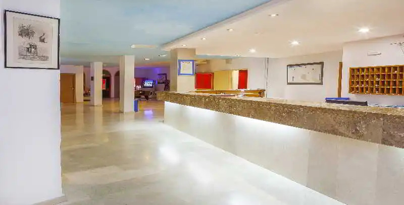 Apartamentos Mar y Playa
