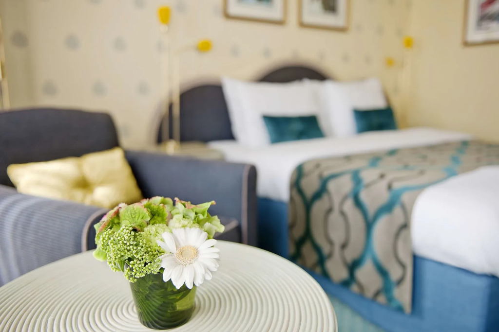 Carlton Oasis Hotel