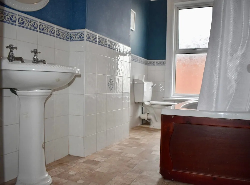 Traditional 3 Bedroom Home Near City Centre