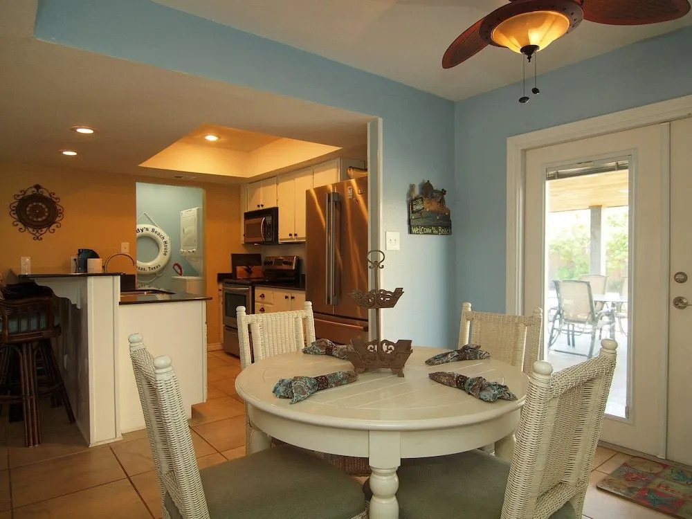 Cyndy s Beach House TS528