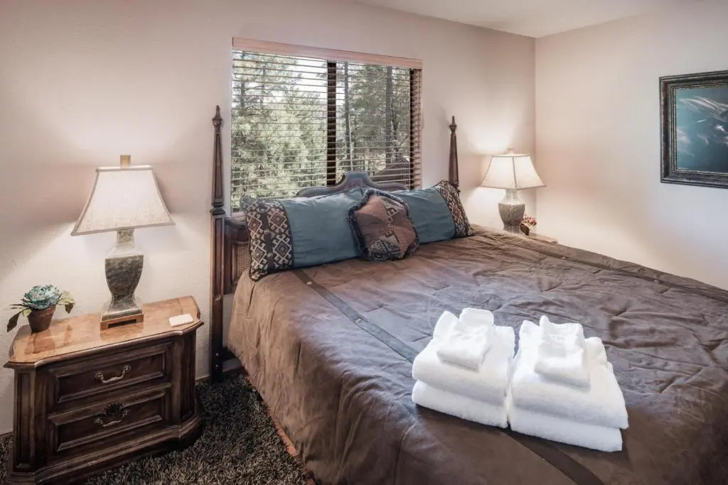 Sierra's Grace, 3 Bedrooms, Sleeps 8, Shuffleboard, View, Hot Tub