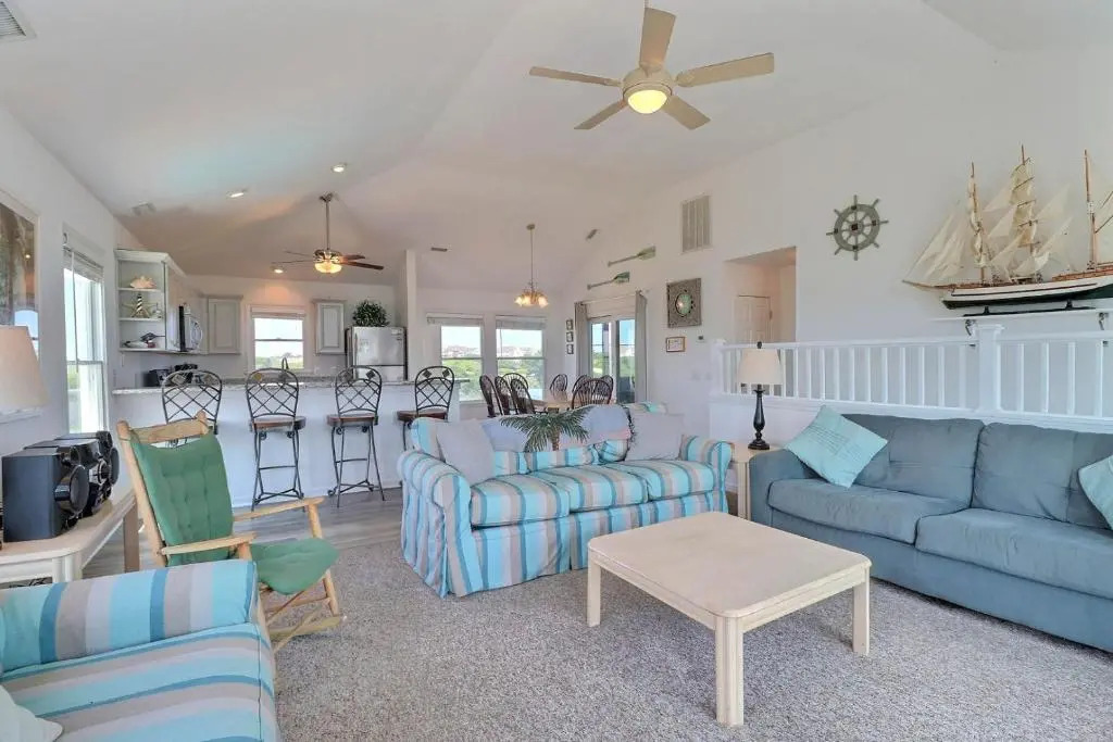 6170 - Poolside Paradise