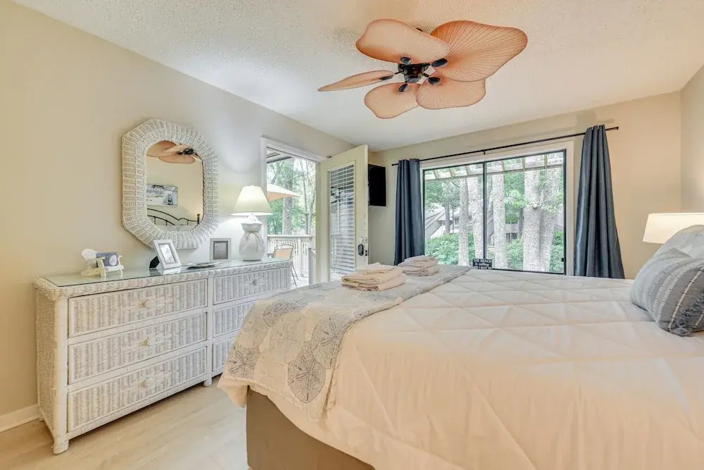 Private Deck & Pool Access: Myrtle Beach Getaway!