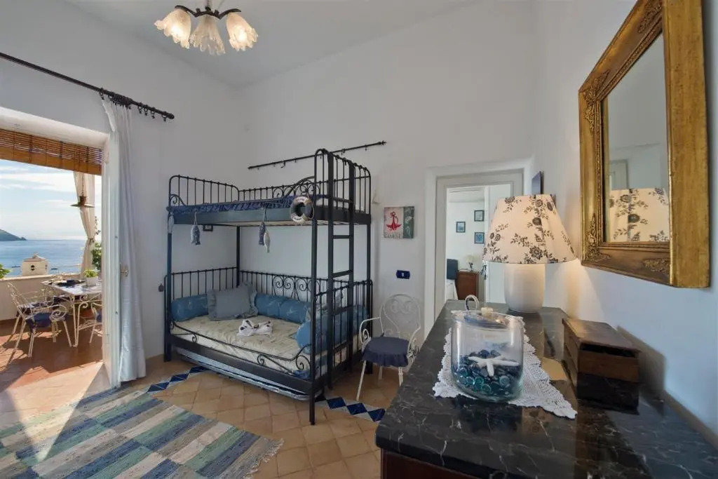 CASA NOEMI 4&2, Emma Villas