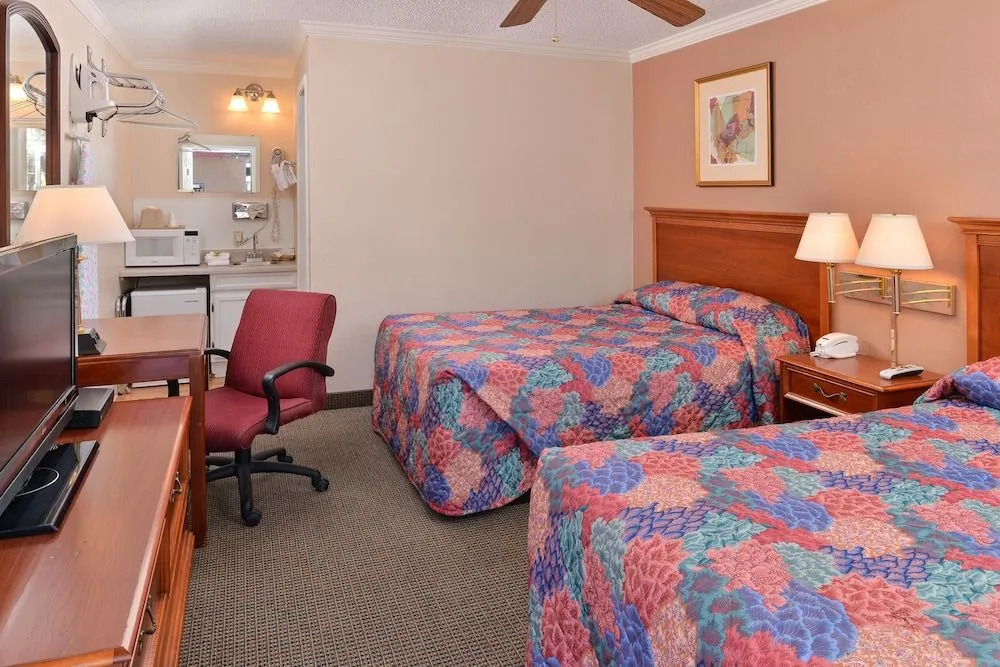 Golden Eagle Motel