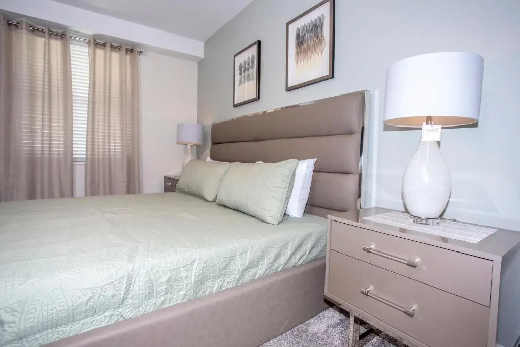 Luxurious 2 Bedroom Apartment Close to Disney 303