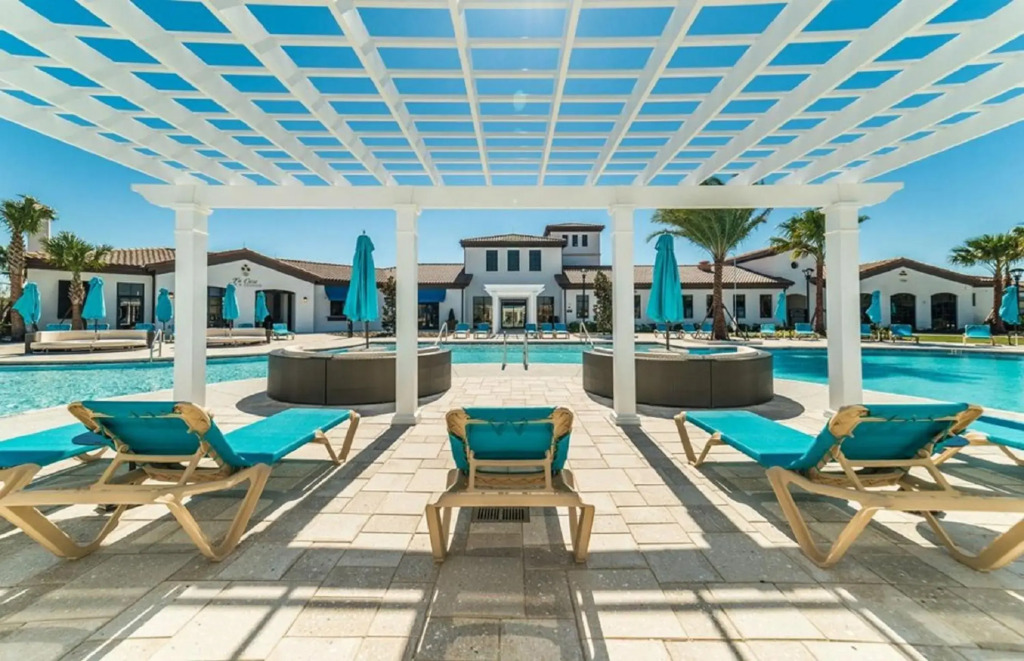 Brand new 9 bedroom luxury villa near Disney Sleeps 22