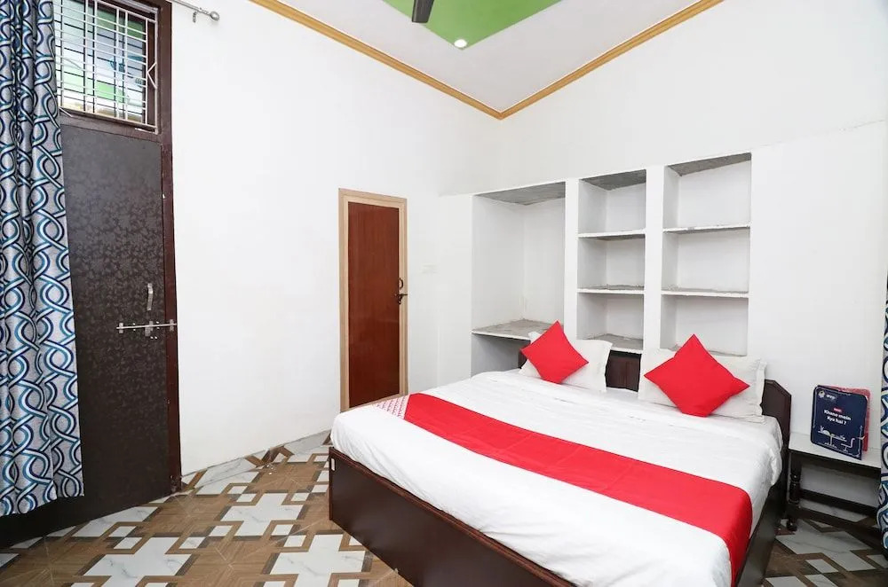OYO 23121 Hotel 4 U