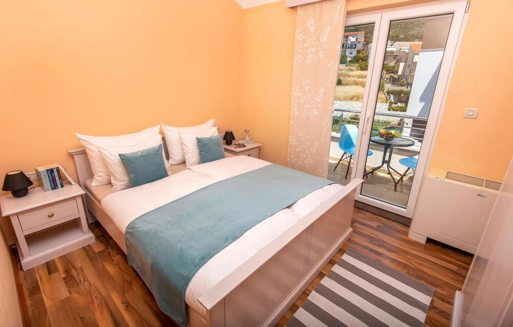 Amazing Apartment in Podstrana With 2 Bedrooms and Wifi