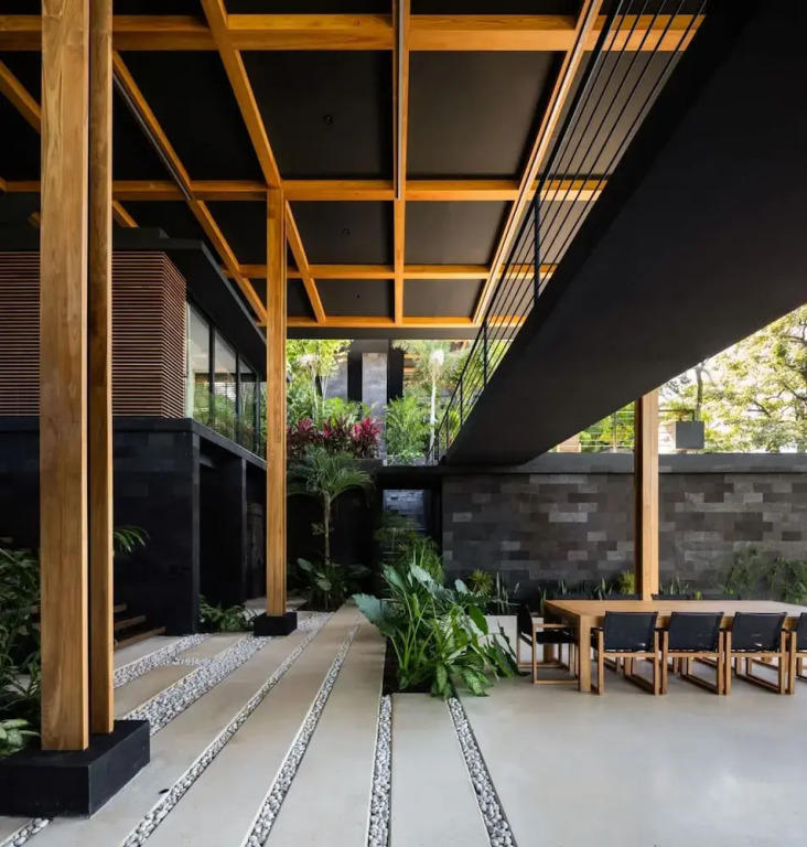 w Spectacular 4BR Villa in Costa Rica