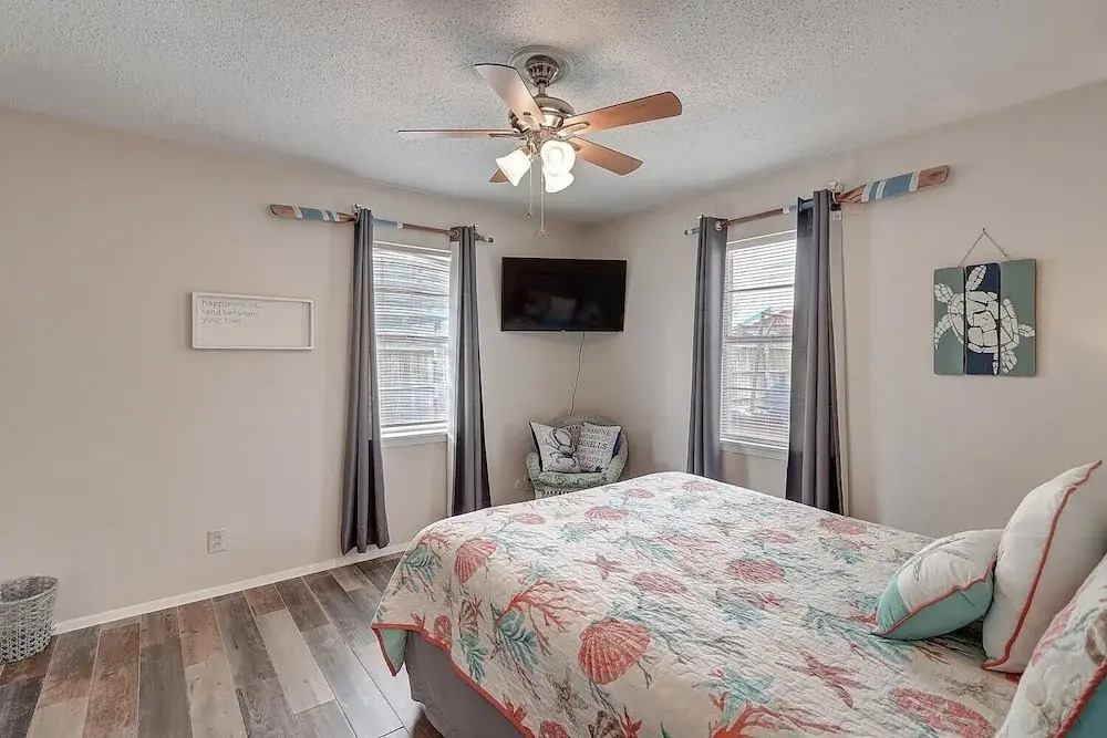 Mermaid's Landing 2 Bedroom Cottage by RedAwning
