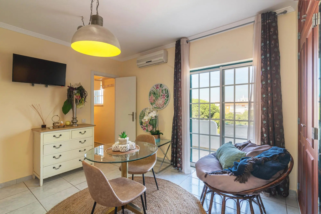 Faro Airport Flat 5 by Homing