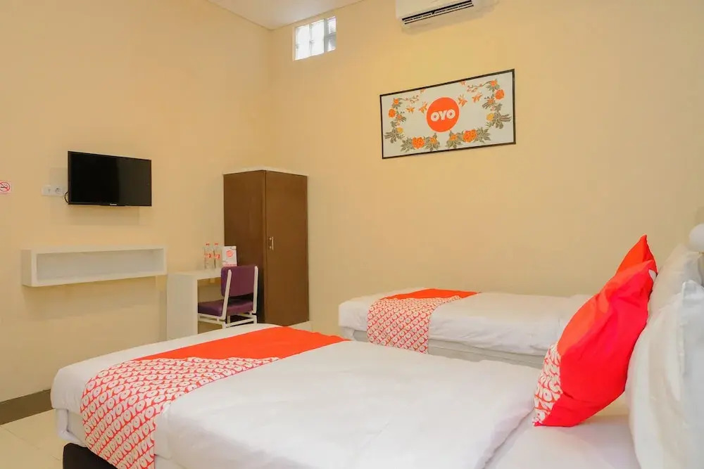 OYO Life 93382 Gajayana Kost Female Only Syariah