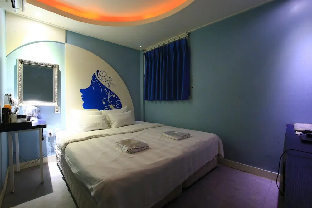 2U Motel