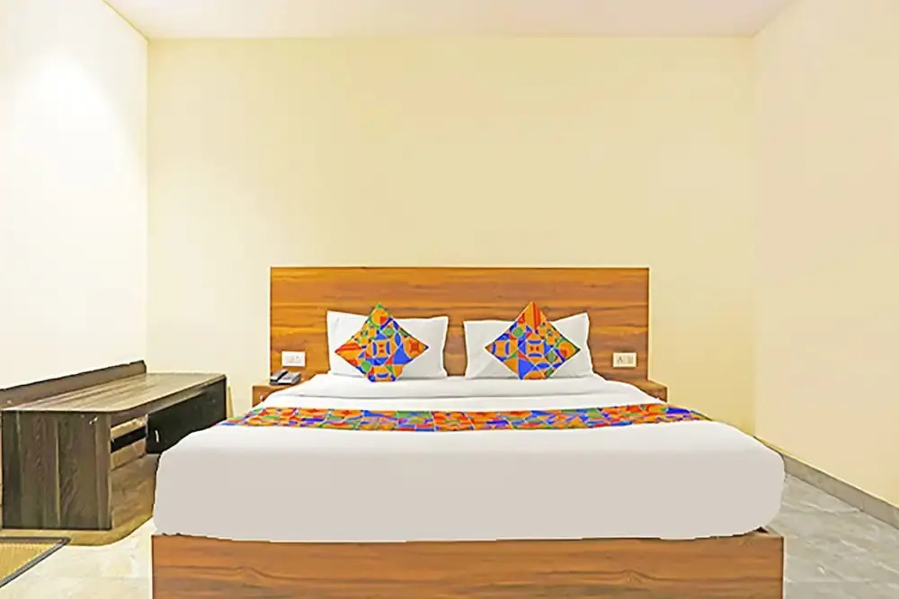 FabHotel The Happiness