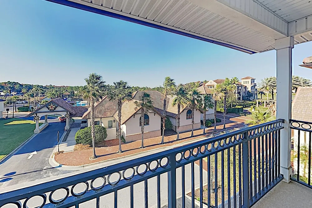 New Listing! 2-unit Palencia City Center 3 Bedroom Townhouse